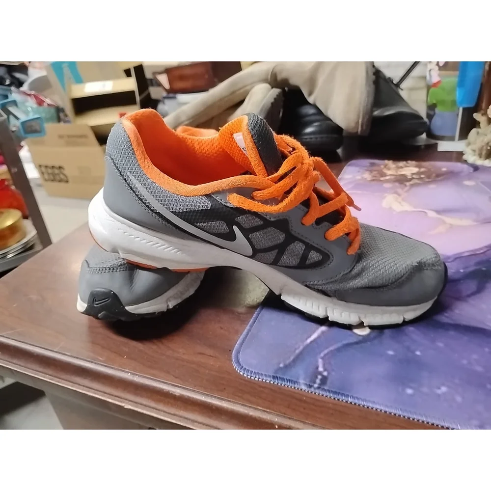 Nike Downshifter 6 Kid's Grey Sneakers Size 5.5Y